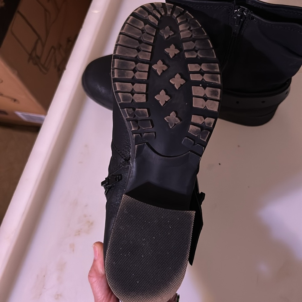 Women’s Ankle Boots - Picture 4 of 6
